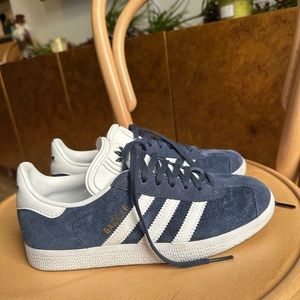Adidas gazelles navy/white